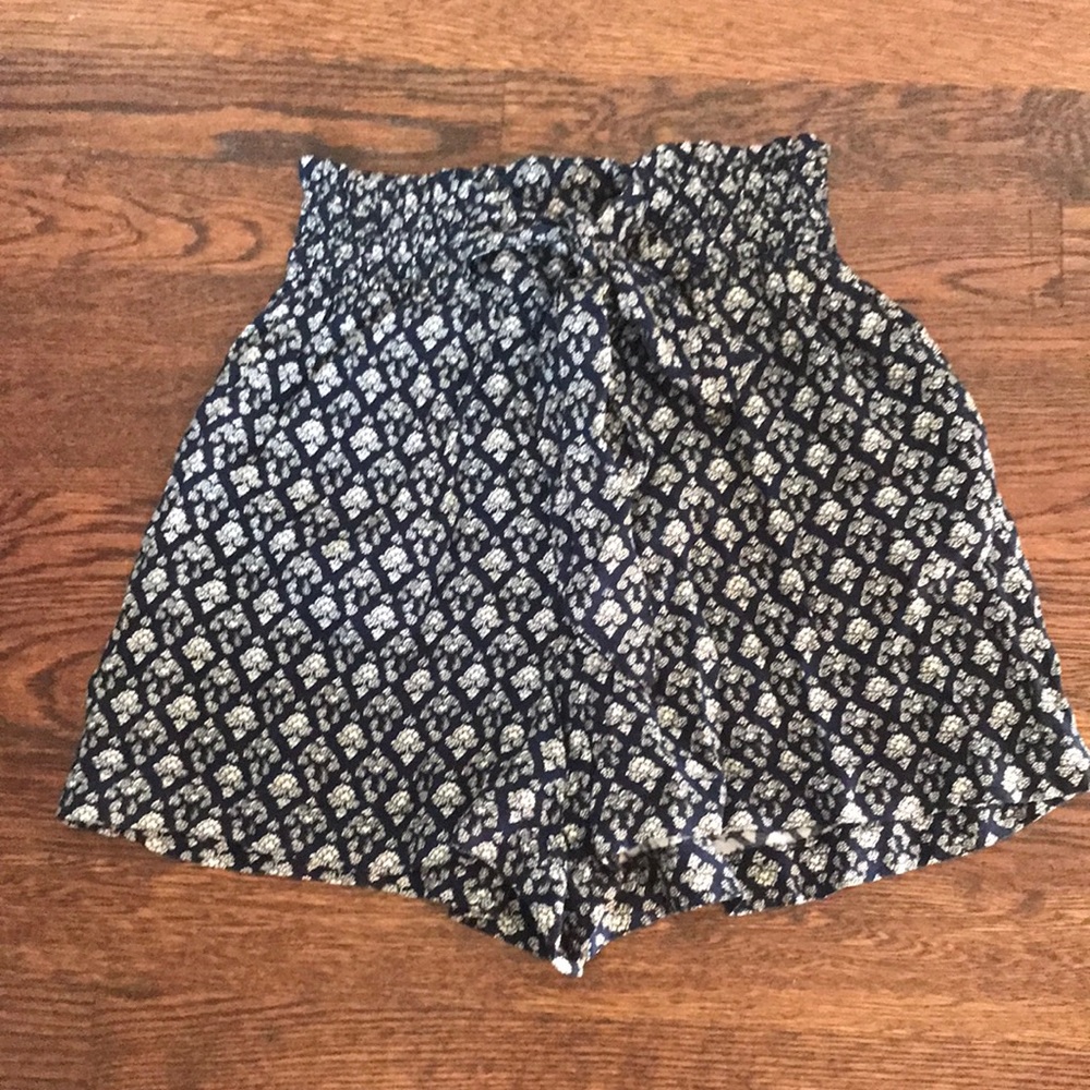 Hollister Formal Front Tie Bow Floral Shorts Ultra High-Rise
